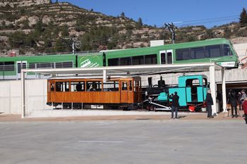 La locomotora Monistrol y un coche salón restaurados por Ferrocarrils de la Generalitat de Catalunya