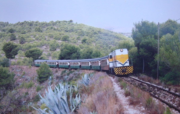 Unidades en rehabilitacin: Limn Exprs. Tren turstico disel que circul desde el 1 de enero de 1987 hasta 2005.
