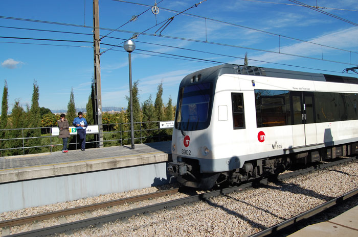 Metrovalencia: Tren elctrico serie 3.900 de Vossloh. Circulan en las lneas 3 y 5
