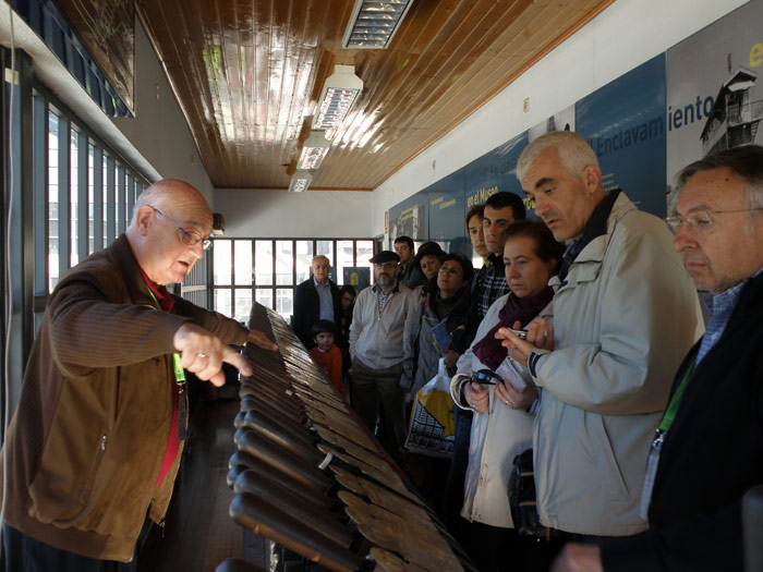 Entre las visitas tematizadas tena especial atractivo la explicacin del antiguo enclavamiento hidrulico de Algodor por los guas voluntarios del Museo