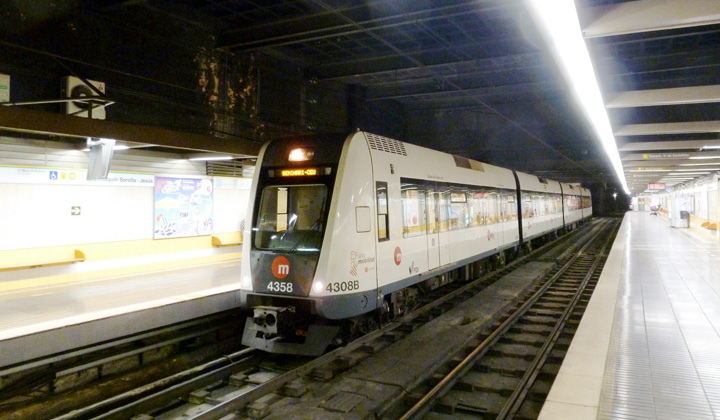 En 1988 se materializ el proyecto de unin de las lneas de va mtrica del entorno de Valencia, con el que el  trenet de la Ribera se convirti en el moderno Metro de Valencia. Fotografa de Juanjo Olaizola.