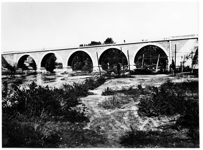 El puente de los Franceses sobre el rio Manzanares en Madrid poco despus de su construccin.
