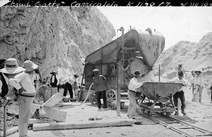 Trabajadores de Va y Obras en una imagen tomada en 1924. Foto Archivo Histrico Ferroviario