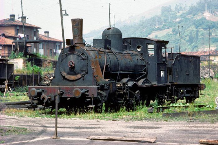 La Varela de Montes ya fuera de servicio en las instalaciones de Hunosa de Mieres en 1974. Foto: Armando Fernndez Riera.