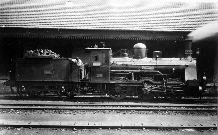 Maniobras estacion Oviedo FFS: Locomotora Recalde del Norte, maniobrando en la estacin de Oviedo, h. 1930. Cortesa: Fernando Fernndez Sanz. 