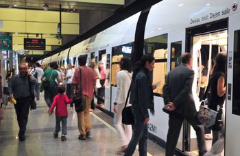 Metrovalencia transport ms de 1,7 millones de viajeros durante el servicio ininterrumpido de Fallas