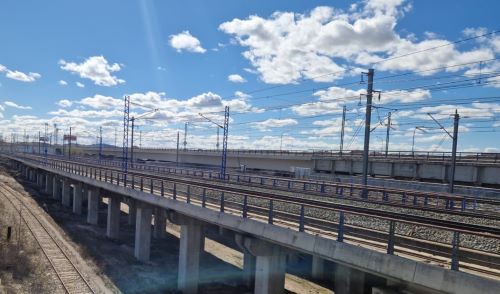 Refuerzo de catorce puentes y viaductos en la lnea de alta velocidad Madrid-Sevilla