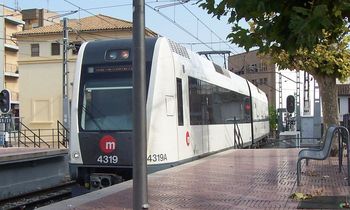Metrovalencia completa la adecuacin del espacio reservado en los trenes para los viajeros en silla de ruedas
