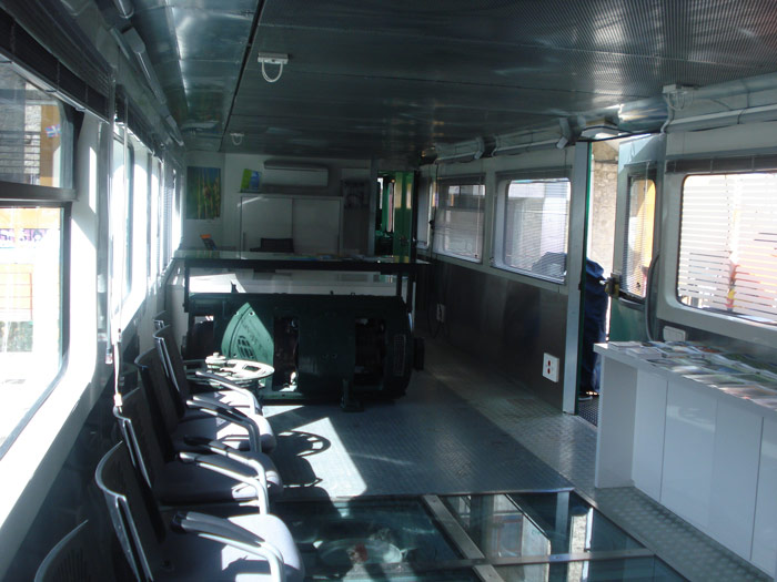 Interior de la locomotora, sin motores y convertida en oficina turstica  (Foto Gonzalo Garcia)