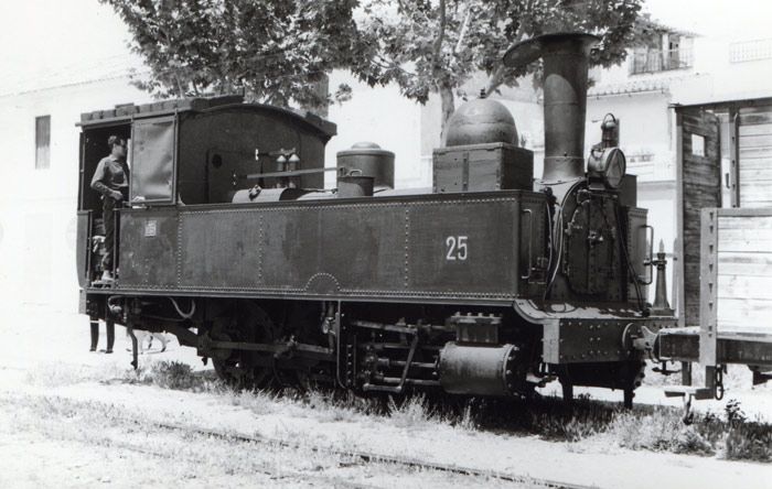 Desde 1893 el ferrocarril de Carcaixent a Dnia enlazaba en Ganda con un tren de va mtrica que se diriga a Alcoi. Fotografa de Xavier Santamara.