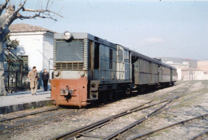 Tren de viajeros remolcado por una locomotora CAF/Batignolles. Fotografa de Jeremy Wiseman