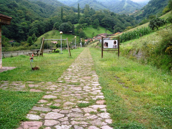 Accesit: "Alrededores de la estacin de Loredo". Jos Lus Surez Garca. Foto tomada en la Va Verde del Valle de Loredo. Antiguo ferrocarril minero de Ablaa a Riosa. (Asturias)
