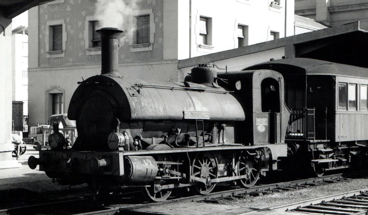 La locomotora de vapor "Santurce" fue captada por el britnico Lawrence G. Marshall efectuando maniobras en la estacin de Logroo en 1960