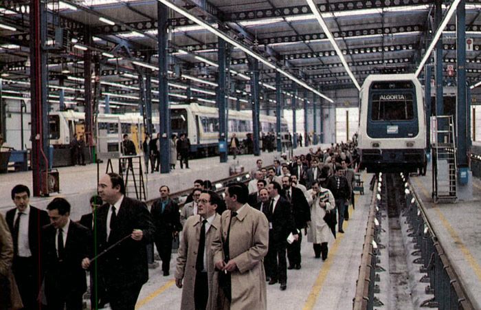 EuskoTren en 1989 Eusko Trenbideak- inaugura cocheras en Sopelana para las lneas de Bilbao a Plencia y Lezama.