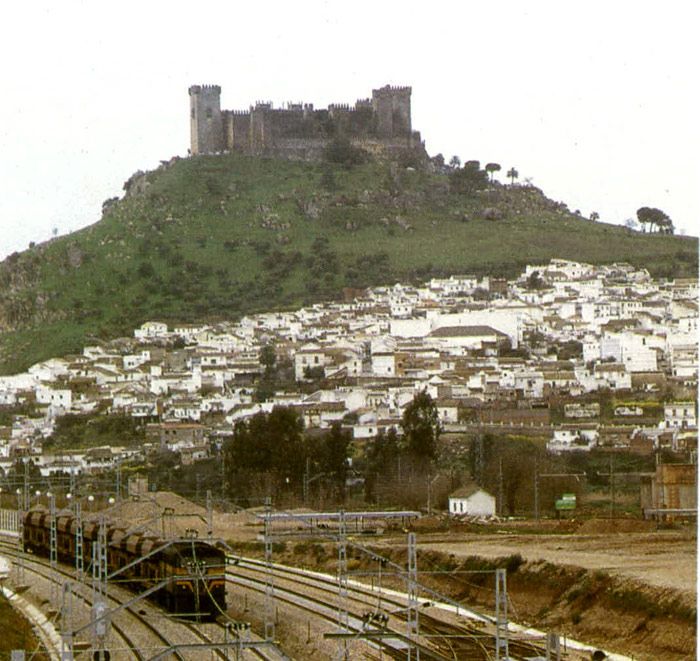 Trabajos de amolado de carril en la lnea de alta velocidad Madrid a Sevilla. El noventa por ciento de la lnea est concluida en abril de 1991.