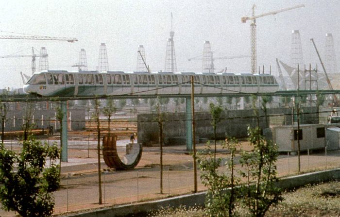 Pruebas del tren elevado panormico de la Expo 92 de Sevilla.