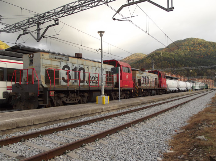 "Tren Sintra con doble maquina"  linea de Vic. Foto: Antonio Ballar