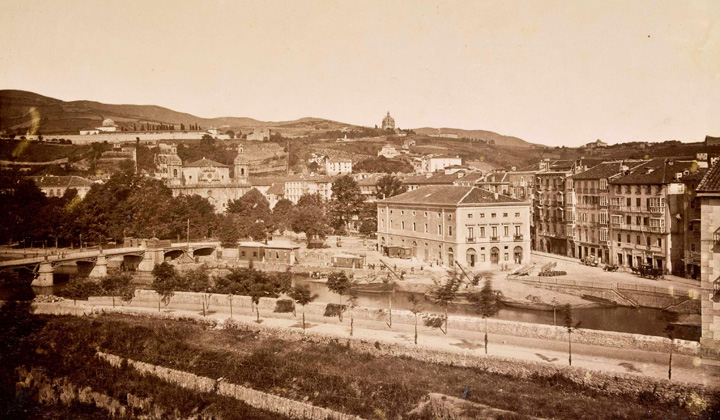 Bilbao era, en 1863, una pequea villa de apenas 18.000 habitantes. Sin embargo, con sus propios recursos fueron capaces de construir el ferrocarril de Tudela a Bilbao. Fotografa de Charles Monney. Patrimonio Histrico, Ministerio de Cultura