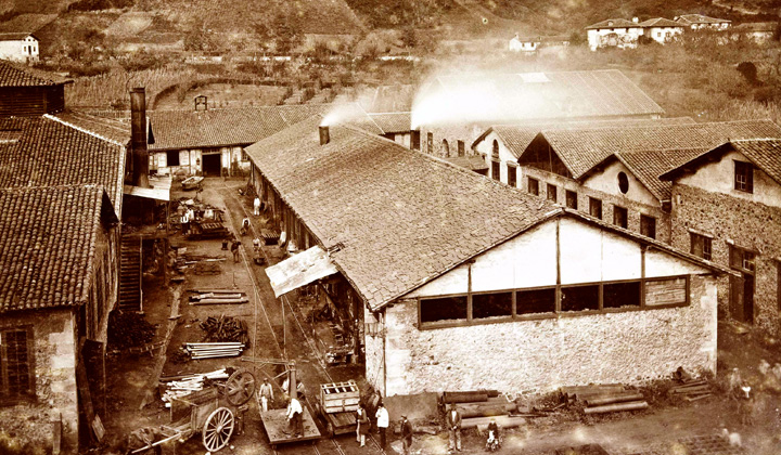La compaa del ferrocarril de Tudela a Bilbao estableci sus talleres en la estacin de Bilbao-Abando. Fotografa de Charles Monney. Patrimonio Histrico, Ministerio de Cultura